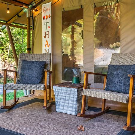 Отель Firefly Season Glamping Севьервилл Экстерьер фото