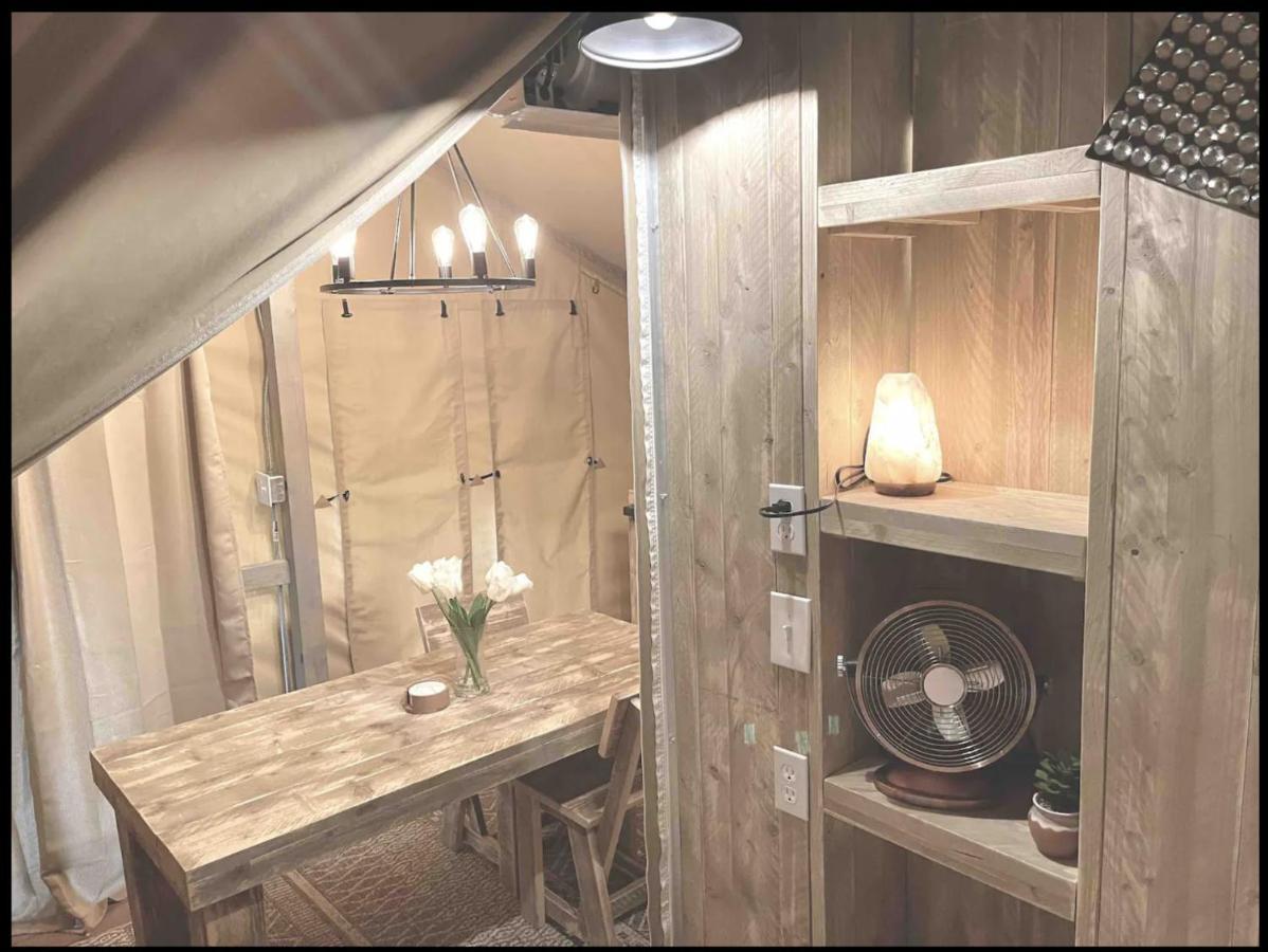 Отель Firefly Season Glamping Севьервилл Экстерьер фото