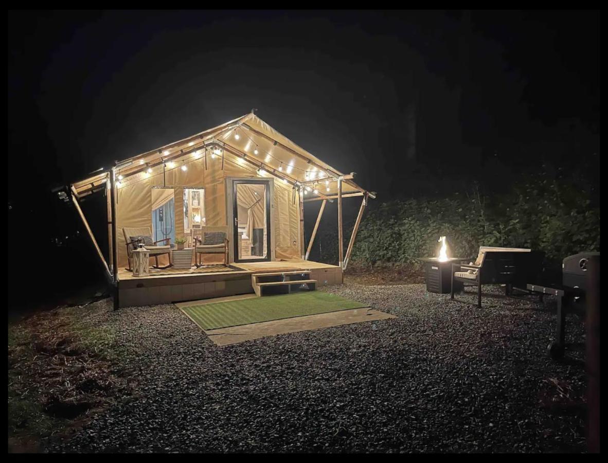 Отель Firefly Season Glamping Севьервилл Экстерьер фото