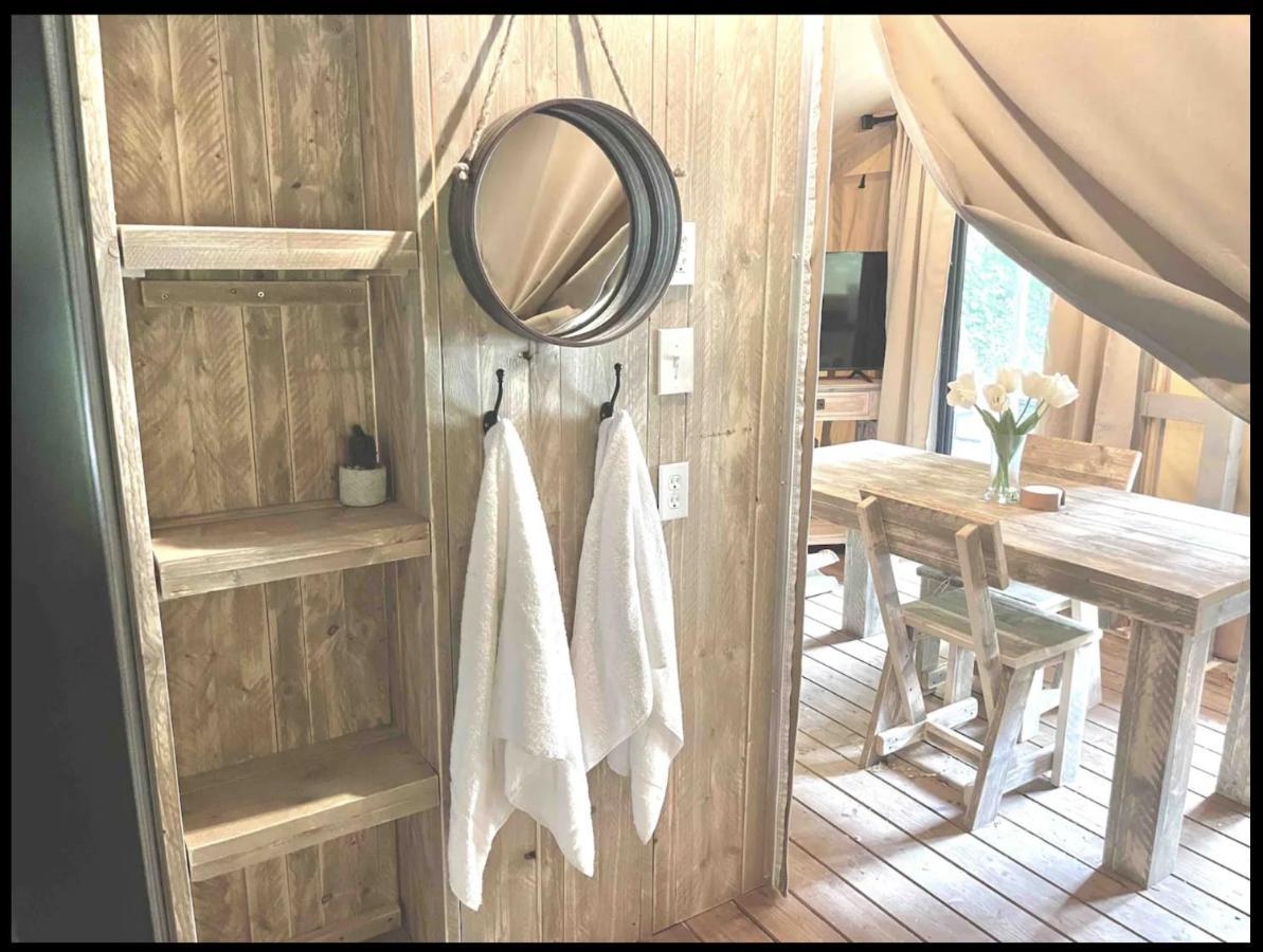 Отель Firefly Season Glamping Севьервилл Экстерьер фото
