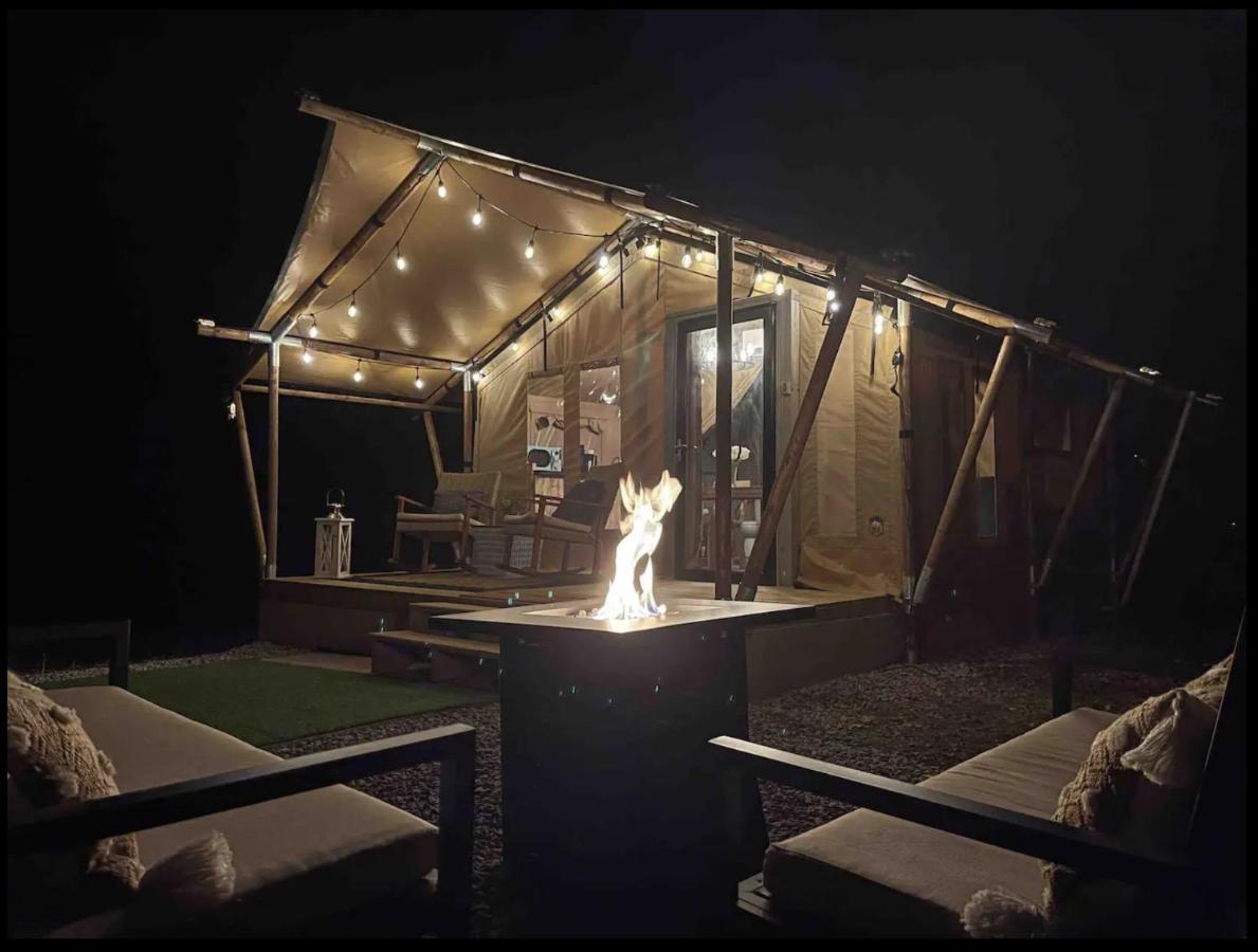 Отель Firefly Season Glamping Севьервилл Экстерьер фото