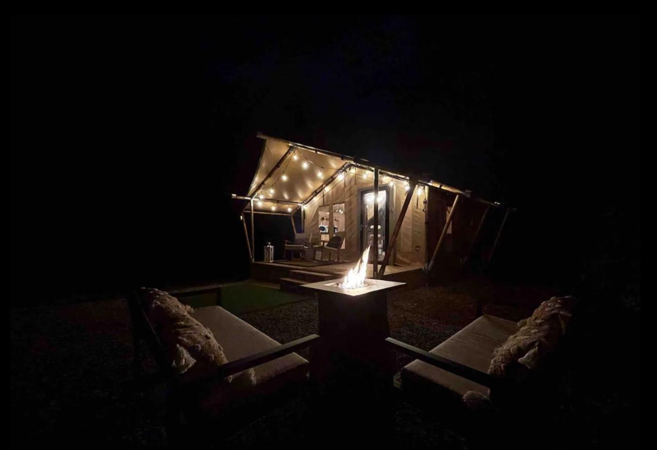 Отель Firefly Season Glamping Севьервилл Экстерьер фото