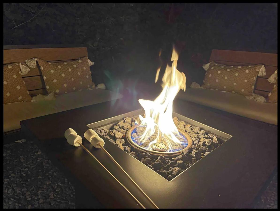 Отель Firefly Season Glamping Севьервилл Экстерьер фото