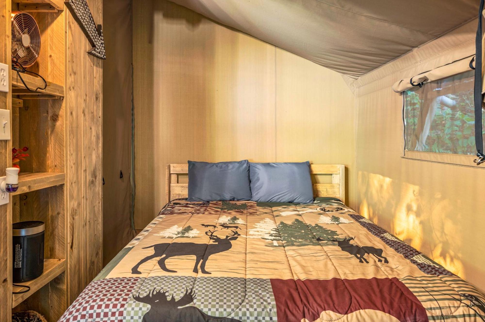 Отель Firefly Season Glamping Севьервилл Экстерьер фото