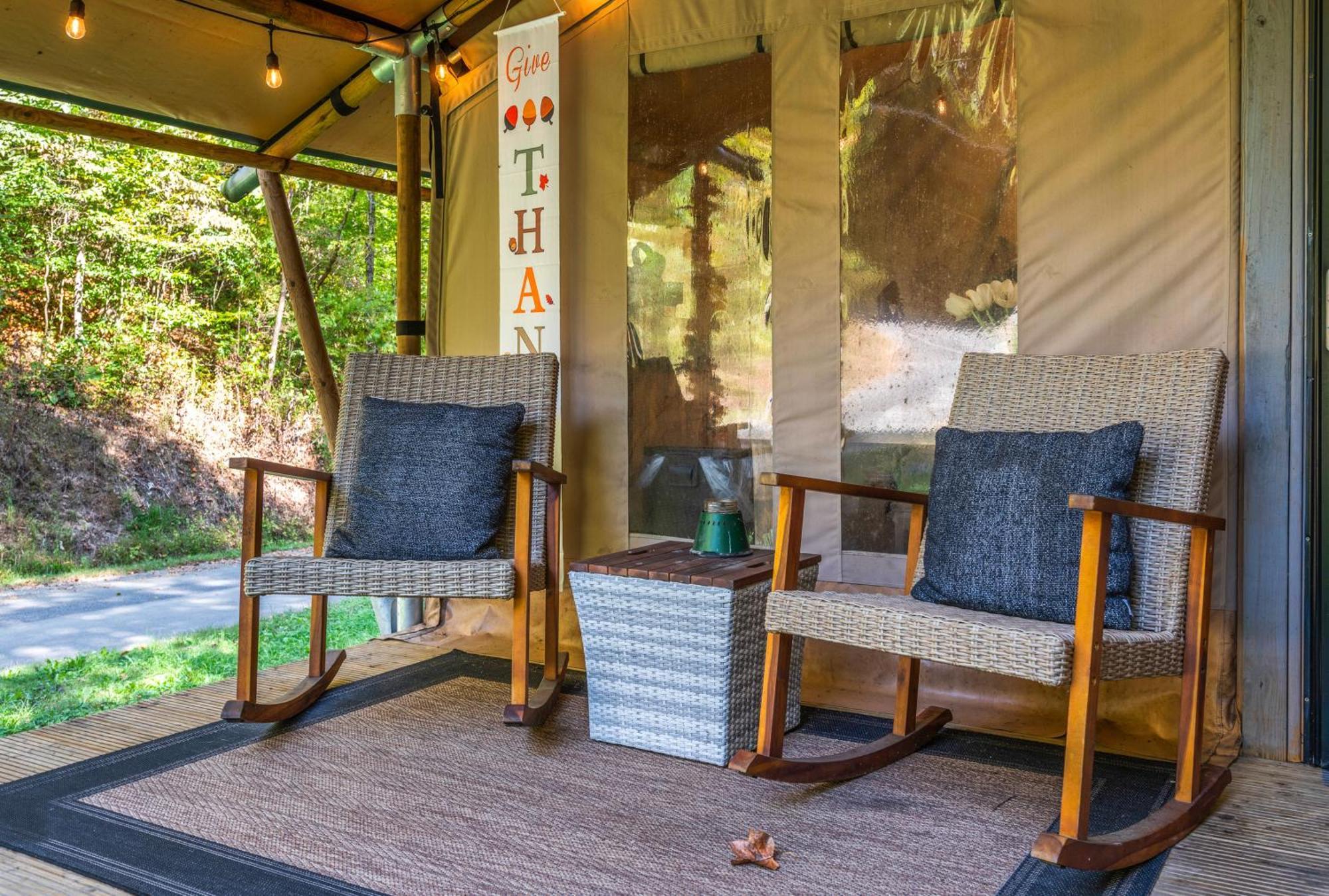 Отель Firefly Season Glamping Севьервилл Экстерьер фото